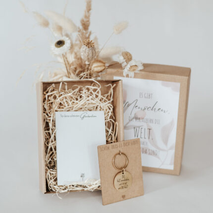 Geschenkbox mit Notizblock und Schlüsselanhänger