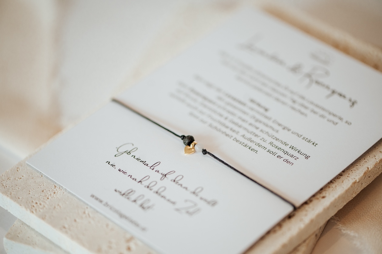 lava-und-rq-herz-detail Armband Herz Lavastein und Rosenquarz