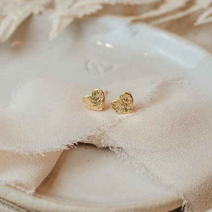 Ohrstecker gehämmertes Herz gold